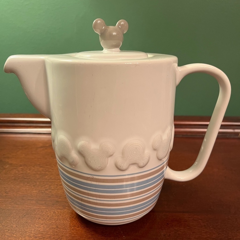 Authentic Disney Parks Mickey Mouse Teapot with lid. 3D Mickey head on lid.